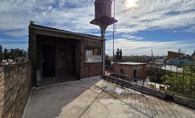 VENTA CASA 4 AMB. CON PARRILLA PATIO GARAGE Y DEPTO 3 AMB CON TERRAZA BALCÓN - APTA CRÉDITO - MORENO
