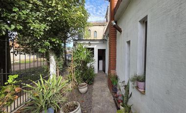 VENTA CASA 4 AMB. CON PARRILLA PATIO GARAGE Y DEPTO 3 AMB CON TERRAZA BALCÓN - APTA CRÉDITO - MORENO