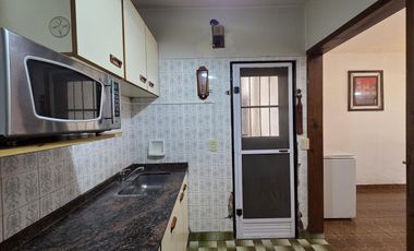 VENTA CASA 4 AMB. CON PARRILLA PATIO GARAGE Y DEPTO 3 AMB CON TERRAZA BALCÓN - APTA CRÉDITO - MORENO