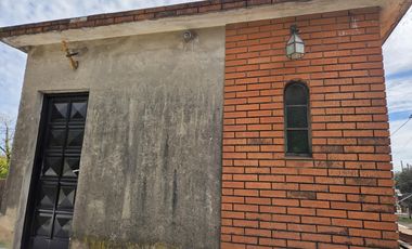 VENTA CASA 4 AMB. CON PARRILLA PATIO GARAGE Y DEPTO 3 AMB CON TERRAZA BALCÓN - APTA CRÉDITO - MORENO