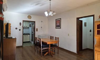 VENTA CASA 4 AMB. CON PARRILLA PATIO GARAGE Y DEPTO 3 AMB CON TERRAZA BALCÓN - APTA CRÉDITO - MORENO