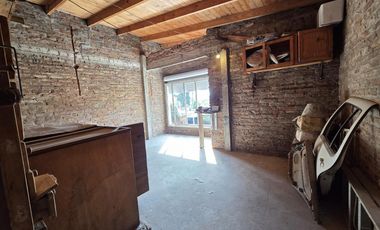 VENTA CASA 4 AMB. CON PARRILLA PATIO GARAGE Y DEPTO 3 AMB CON TERRAZA BALCÓN - APTA CRÉDITO - MORENO