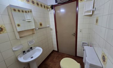 VENTA CASA 4 AMB. CON PARRILLA PATIO GARAGE Y DEPTO 3 AMB CON TERRAZA BALCÓN - APTA CRÉDITO - MORENO
