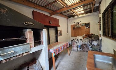 VENTA CASA 4 AMB. CON PARRILLA PATIO GARAGE Y DEPTO 3 AMB CON TERRAZA BALCÓN - APTA CRÉDITO - MORENO