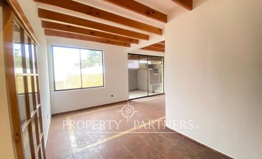 Amplia casa con 6 dormitorios y vista al mar - Jardines del Sur