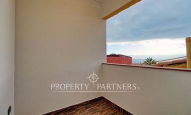 Amplia casa con 6 dormitorios y vista al mar - Jardines del Sur