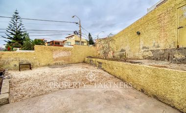Amplia casa con 6 dormitorios y vista al mar - Jardines del Sur