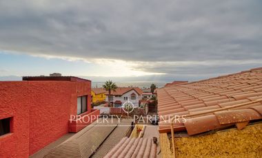 Amplia casa con 6 dormitorios y vista al mar - Jardines del Sur