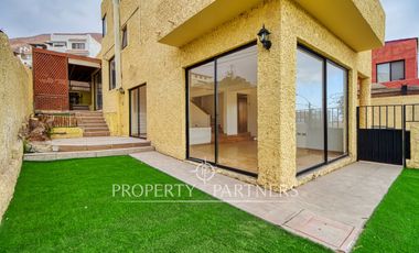 Amplia casa con 6 dormitorios y vista al mar - Jardines del Sur