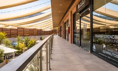 Local Los Trapenses Strip Center