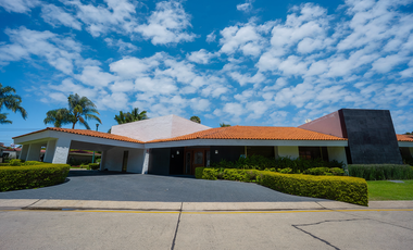 Casa en renta en Club de Golf Santa Anita Tlajomulco de un piso con alberca