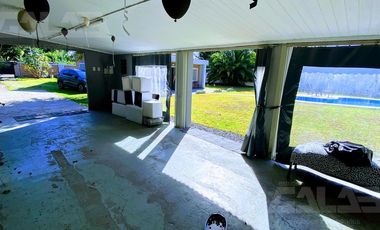Hermoso chalet modernizado con parque de 1100m2, quincho con parrilla y piscina!!!