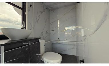Penthouse para la venta y renta amoblada en Laureles, piso 10
