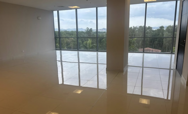SE ALQUILA OFICINA  EN COSTA DEL ESTE  BOULEVARD DEL ESTE DE 92M2