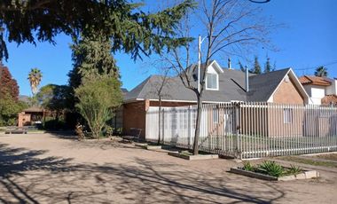 SE ARRIENDA HERMOSA CASA EN ZONA RESIDENCIAL