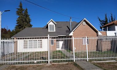 SE ARRIENDA HERMOSA CASA EN ZONA RESIDENCIAL