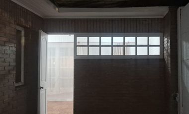 SE ARRIENDA HERMOSA CASA EN ZONA RESIDENCIAL