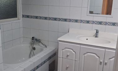 SE ARRIENDA HERMOSA CASA EN ZONA RESIDENCIAL