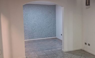 SE ARRIENDA HERMOSA CASA EN ZONA RESIDENCIAL