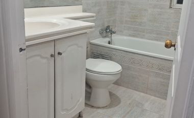 SE ARRIENDA HERMOSA CASA EN ZONA RESIDENCIAL