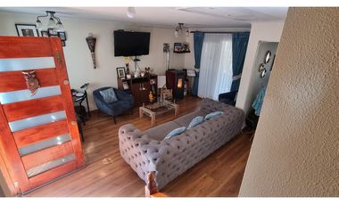 ¡Encantadora casa en venta en Buin con piscina!