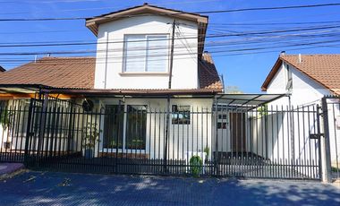 Renovada casa condominio cerrado en Macul
