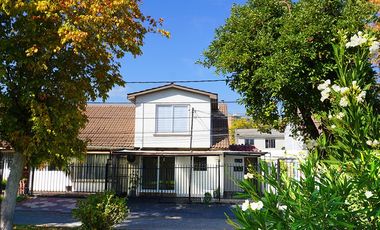 Renovada casa condominio cerrado en Macul