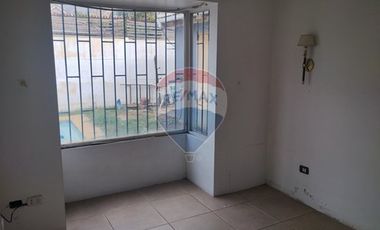 ¡Casa ideal en Larapinta, Lampa,  con piscina!