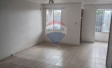 ¡Casa ideal en Larapinta, Lampa,  con piscina!