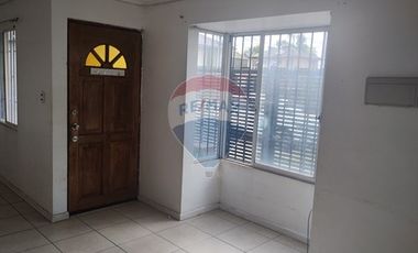 ¡Casa ideal en Larapinta, Lampa,  con piscina!