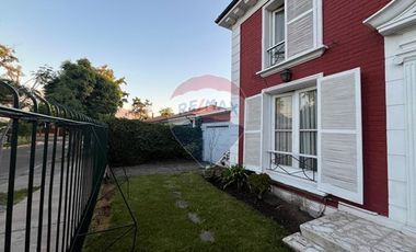 Casa 5 dormitorios, 3 baños, 2 estacionamientos