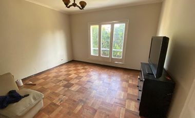 Casa 5 dormitorios, 3 baños, 2 estacionamientos