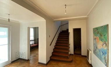 Casa 5 dormitorios, 3 baños, 2 estacionamientos