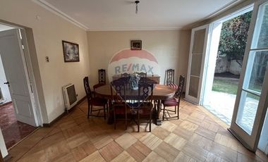 Casa 5 dormitorios, 3 baños, 2 estacionamientos