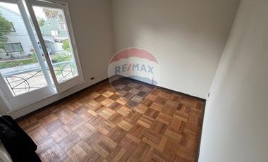 Casa 5 dormitorios, 3 baños, 2 estacionamientos