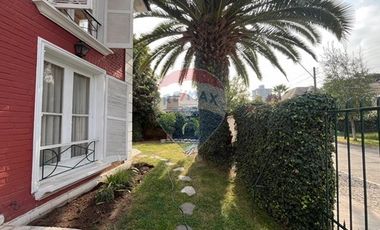 Casa 5 dormitorios, 3 baños, 2 estacionamientos