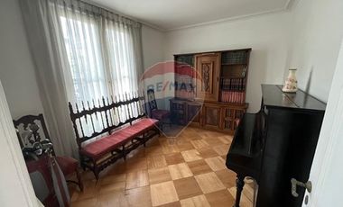 Casa 5 dormitorios, 3 baños, 2 estacionamientos