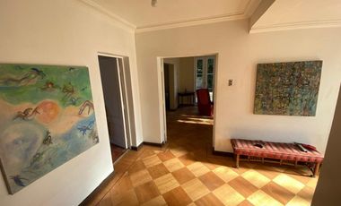 Casa 5 dormitorios, 3 baños, 2 estacionamientos
