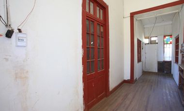 Gran casona comercial pleno centro Pichilemu