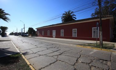 Gran casona comercial pleno centro Pichilemu