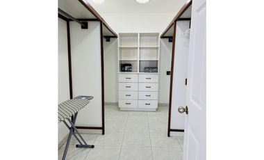 ALQUILO APARTAMENTO EN AVE, BALBOA, AMOBLADO, 4 RECAMARAS.