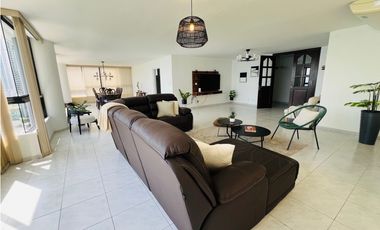 ALQUILO APARTAMENTO EN AVE, BALBOA, AMOBLADO, 4 RECAMARAS.