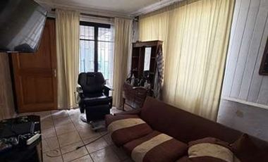 CASA EN VENTA OPORTUNIDAD A PASOS METRO LO CRUZAT