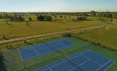 Terreno en  Medal Country Club , al golf con proyecto de construcción aprobado