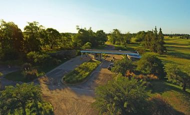 Terreno en  Medal Country Club , al golf con proyecto de construcción aprobado