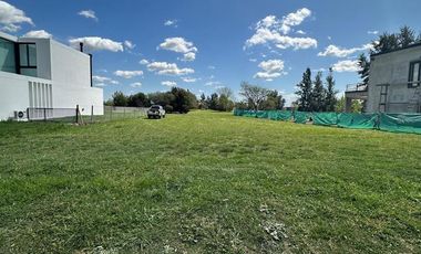 Terreno en  Medal Country Club , al golf con proyecto de construcción aprobado