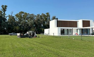 Terreno en  Medal Country Club , al golf con proyecto de construcción aprobado