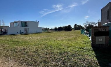 Terreno en  Medal Country Club , al golf con proyecto de construcción aprobado
