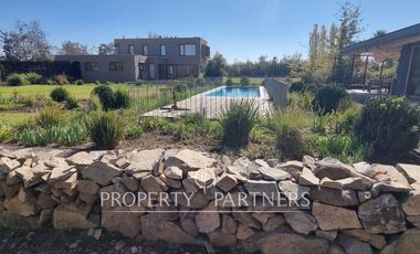 Gran oportunidad en exclusivo condominio de Santa Rita