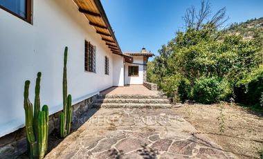Encantadora Casa Estilo Colonial, ideal para remodelar y ampliar - El Arrayán.